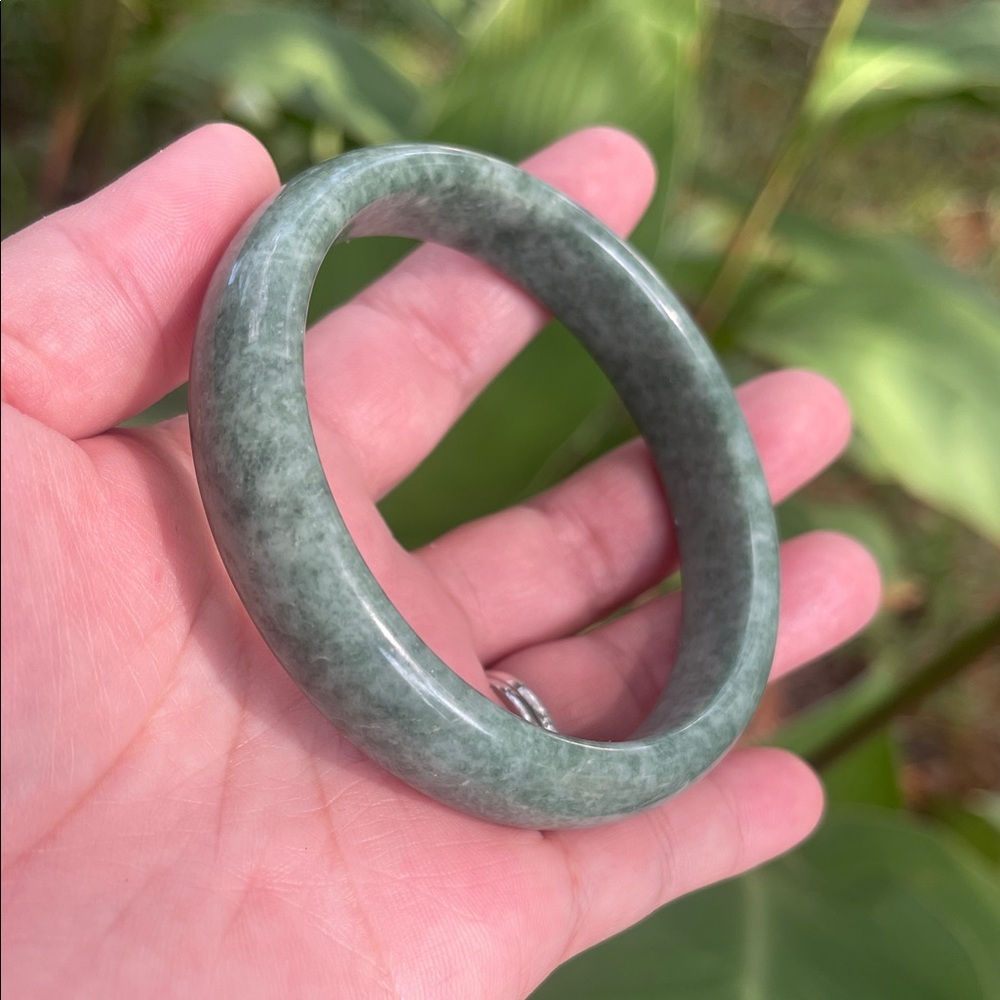 Elegant Jade Jadeite Bangle Bracelet with Certificate 59-60mm approximately